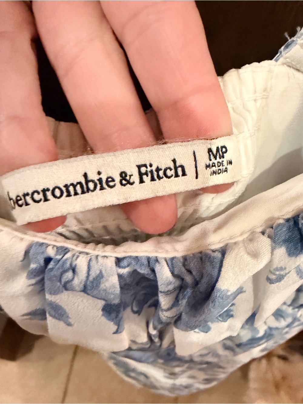ABERCROMBIE & FITCH Blue and White Floral Puff-Sleeve Midi Dress NWOT 💙🤍🩵 - Picture 9 of 10